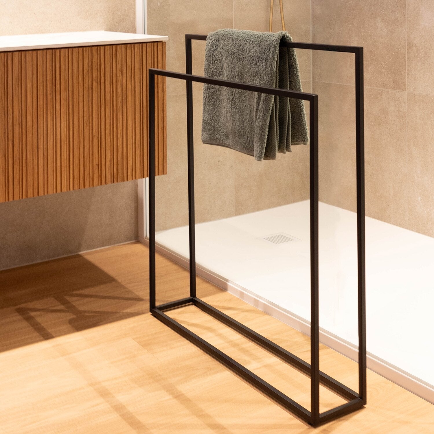 Choosing a towel rack? Here's how to turn a practical item into a stylish detail!